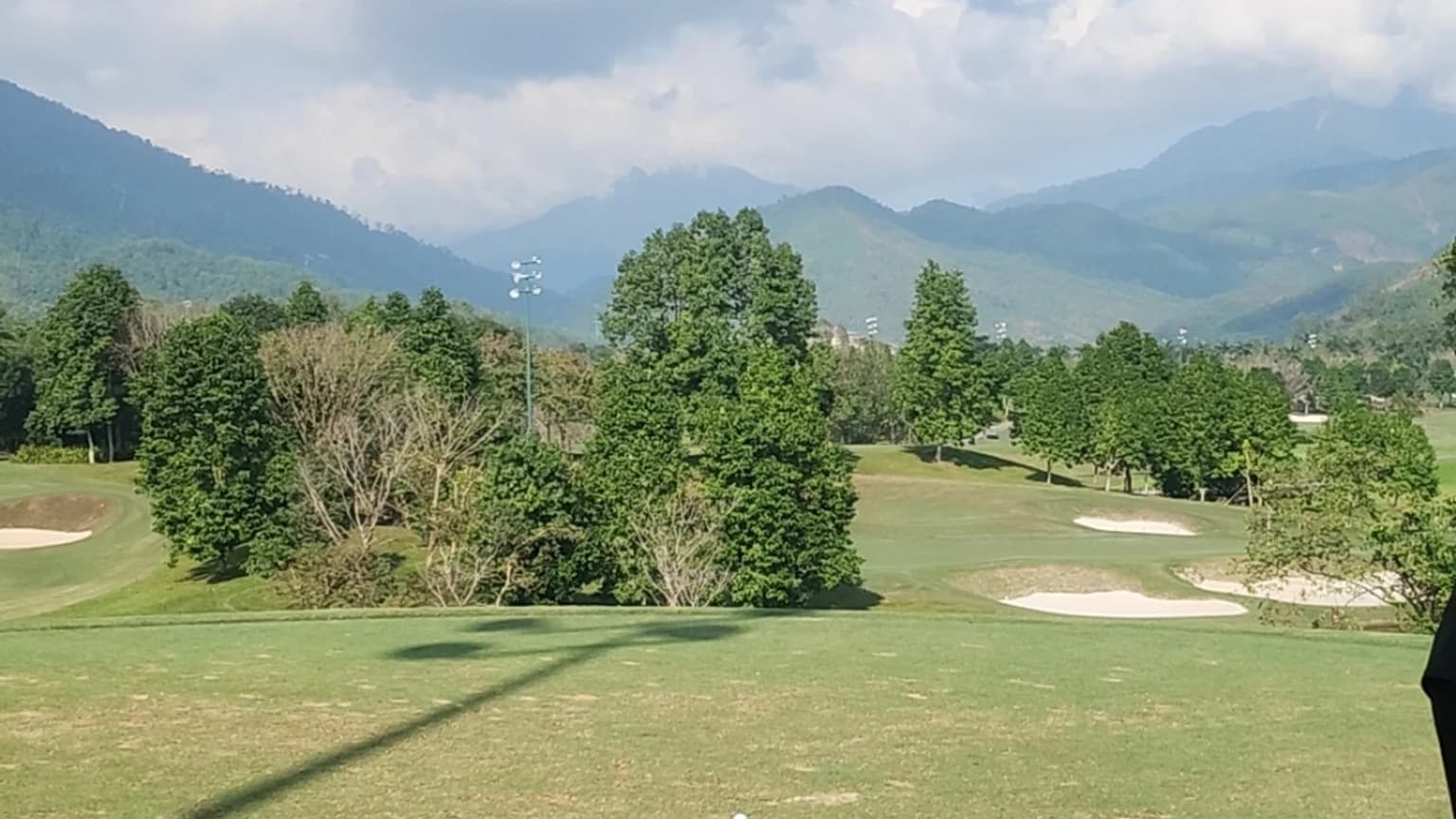 다낭 골프 여행의 산악 코스 풍경